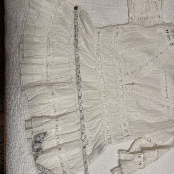 Beautiful eyelet top. Gorgeous detail. - Picture 6 of 6